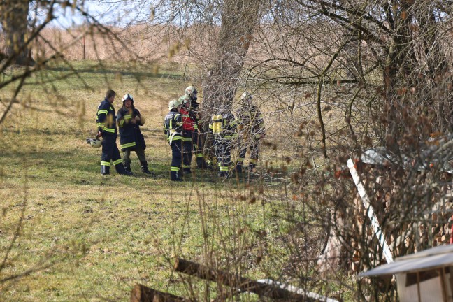 Brand eines Hackschnitzelbunkers auf einem Bauernhof in Niederthalheim