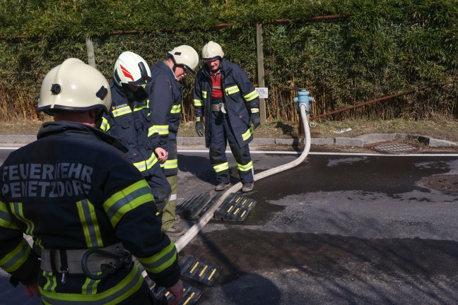 Brand eines Hackschnitzelbunkers auf einem Bauernhof in Niederthalheim