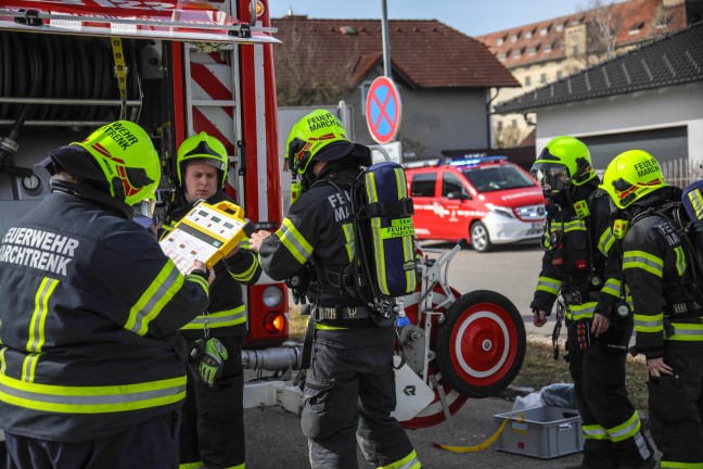 Chlorgasalarm: Einsatzkrfte der Feuerwehr im Freibad in Marchtrenk im Einsatz