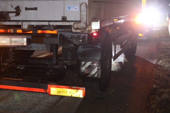 T�dlicher Verkehrsunfall: Kleintransporter auf Westautobahn bei Ohlsdorf gegen LKW gekracht