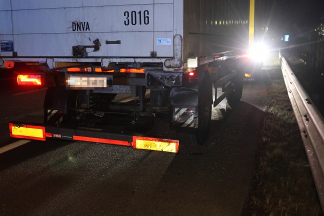 T�dlicher Verkehrsunfall: Kleintransporter auf Westautobahn bei Ohlsdorf gegen LKW gekracht