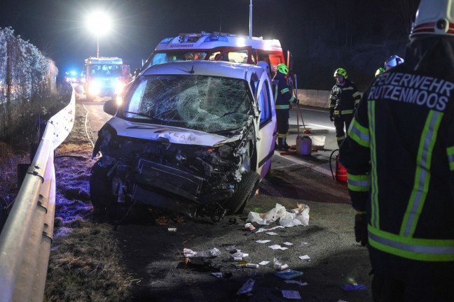 T�dlicher Verkehrsunfall: Kleintransporter auf Westautobahn bei Ohlsdorf gegen LKW gekracht