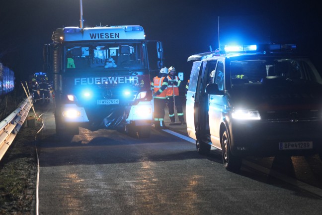 T�dlicher Verkehrsunfall: Kleintransporter auf Westautobahn bei Ohlsdorf gegen LKW gekracht