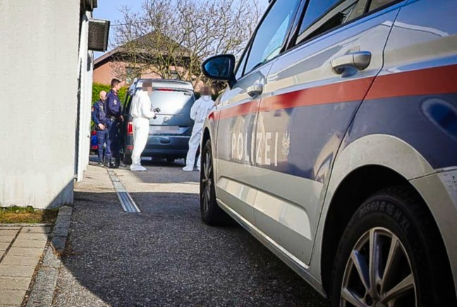 Mordalarm: Frau (44) in einem Wohnhaus in Neukirchen an der Enknach tot aufgefunden