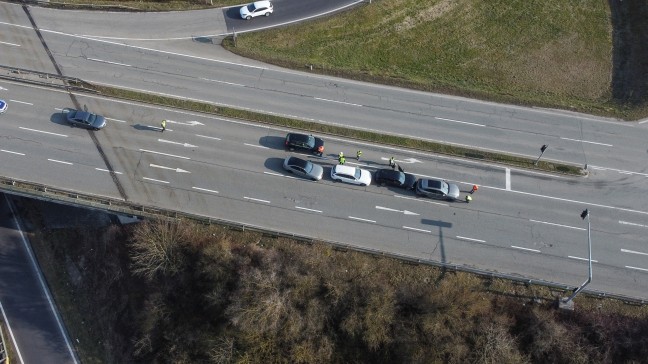 Auffahrunfall mit f�nf beteiligten PKW im Nachmittagsverkehr auf Wiener Stra�e bei Marchtrenk