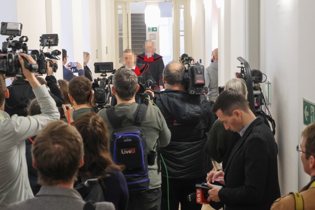 �rztin beging Suizid: Sehr gro�es Medieninteresse bei Prozessauftakt um verschickte Hassnachrichten