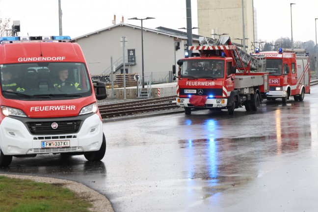 Sechs Feuerwehren bei Zimmerbrand in einem Mehrparteienwohngebude in Pettenbach im Einsatz