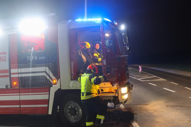 Fnf Feuerwehren bei Brand in einem leerstehenden Haus in Wilhering im Einsatz