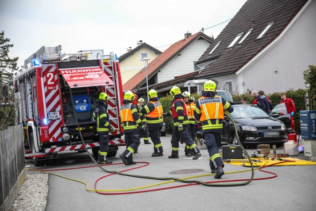 Kreuzungskollision zwischen Kleintransporter und PKW in Marchtrenk fordert eine verletzte Person