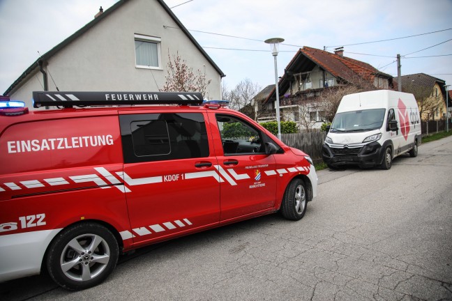 Kreuzungskollision zwischen Kleintransporter und PKW in Marchtrenk fordert eine verletzte Person