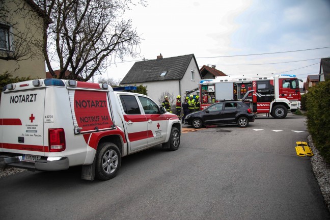 Kreuzungskollision zwischen Kleintransporter und PKW in Marchtrenk fordert eine verletzte Person