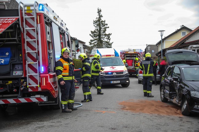 Kreuzungskollision zwischen Kleintransporter und PKW in Marchtrenk fordert eine verletzte Person