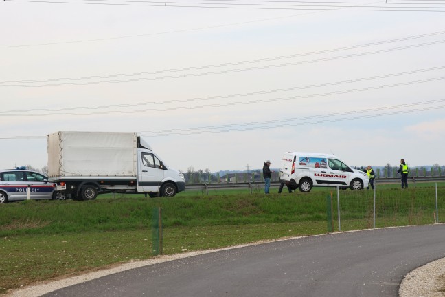 Verkehrsunfall mit drei beteiligten Fahrzeugen auf Wiener Strae in Edt bei Lambach