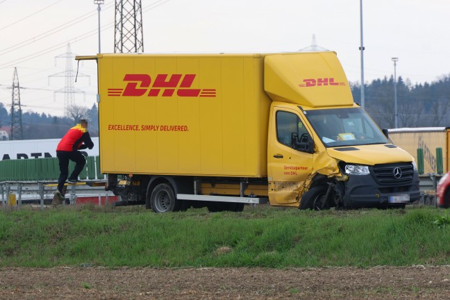 Verkehrsunfall mit drei beteiligten Fahrzeugen auf Wiener Strae in Edt bei Lambach