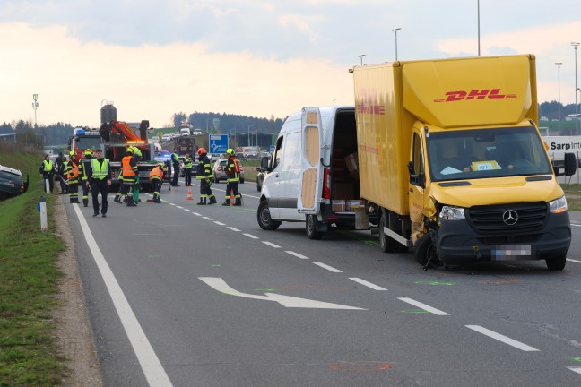 Verkehrsunfall mit drei beteiligten Fahrzeugen auf Wiener Strae in Edt bei Lambach