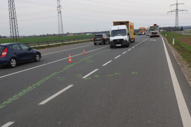 Verkehrsunfall mit drei beteiligten Fahrzeugen auf Wiener Strae in Edt bei Lambach