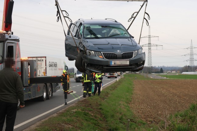 Verkehrsunfall mit drei beteiligten Fahrzeugen auf Wiener Strae in Edt bei Lambach