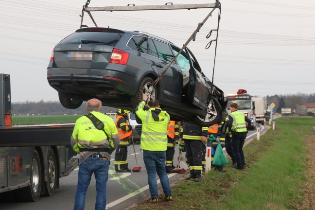 Verkehrsunfall mit drei beteiligten Fahrzeugen auf Wiener Strae in Edt bei Lambach