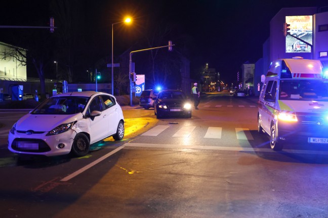 Kreuzungscrash zwischen zwei PKW in Wels-Innenstadt endet glimpflich
