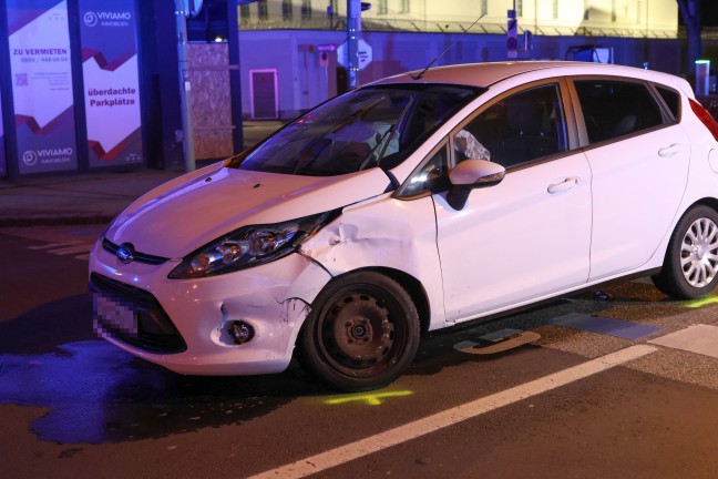 Kreuzungscrash zwischen zwei PKW in Wels-Innenstadt endet glimpflich
