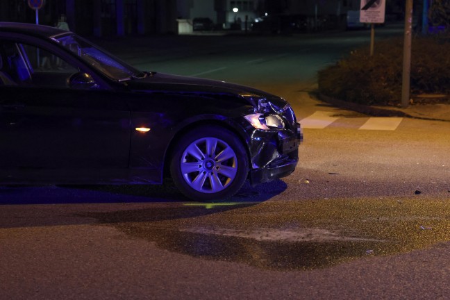 Kreuzungscrash zwischen zwei PKW in Wels-Innenstadt endet glimpflich