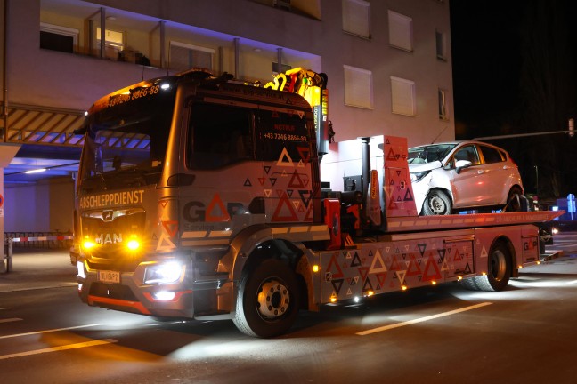 Kreuzungscrash zwischen zwei PKW in Wels-Innenstadt endet glimpflich