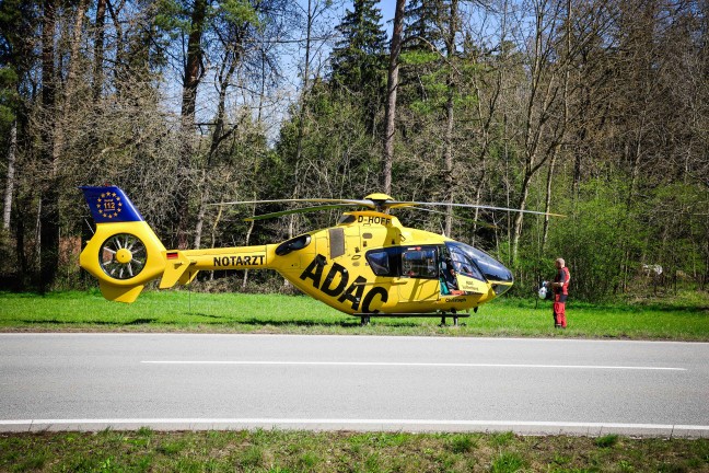 Tdlicher Verkehrsunfall: Auto auf Altheimer Strae bei Weng im Innkreis frontal gegen LKW gekracht
