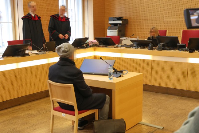 Urteil: Aufsehenerregender Prozess um verschickte Hassnachrichten endet mit Freispruch