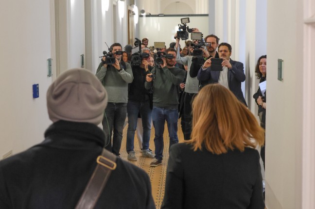 Urteil: Aufsehenerregender Prozess um verschickte Hassnachrichten endet mit Freispruch