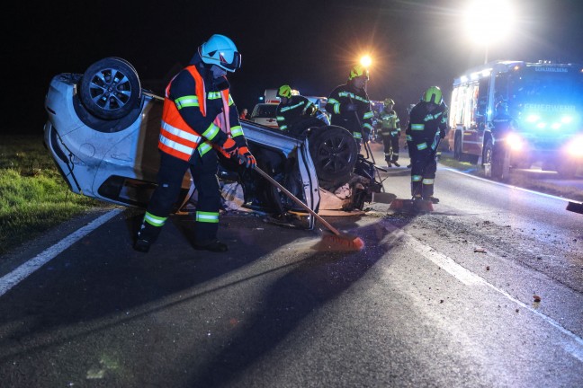 Schwer verletzt: Auto auf Gallspacher Strae bei Grieskirchen mehrfach berschlagen