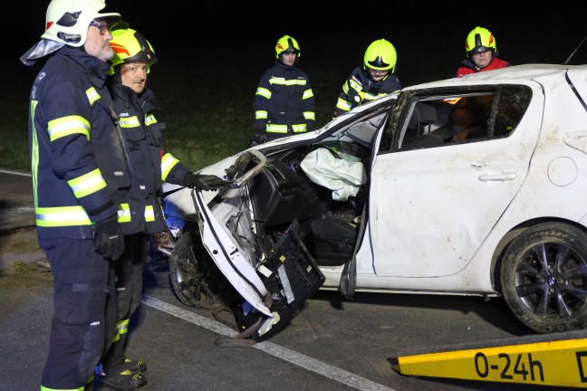 Schwer verletzt: Auto auf Gallspacher Strae bei Grieskirchen mehrfach berschlagen