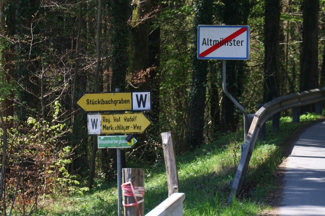 Gerst umgestrzt: Person in Altmnster bei Sturz in die Tiefe verletzt