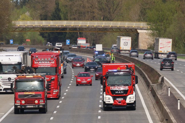 Crash zwischen PKW und LKW auf Westautobahn bei Sipbachzell endet glimpflich