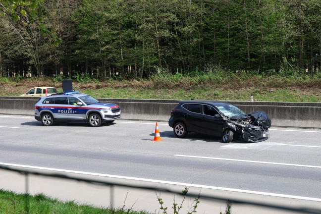 Crash zwischen PKW und LKW auf Westautobahn bei Sipbachzell endet glimpflich