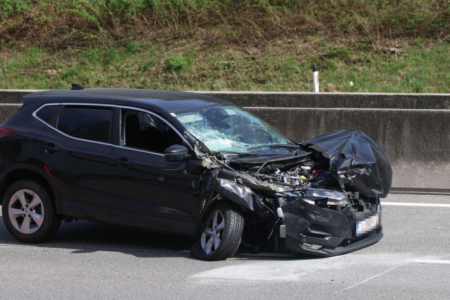 Crash zwischen PKW und LKW auf Westautobahn bei Sipbachzell endet glimpflich
