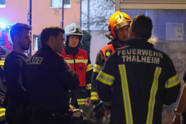 Brandverdacht: Intensiver Kochgeruch in einem Mehrparteienhaus in Thalheim bei Wels lste Alarm aus
