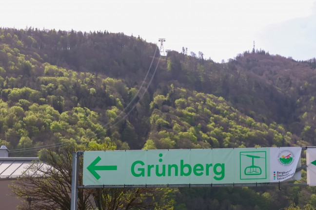 Bub (4) bei Ausflug auf den Gr�nberg in Gmunden am Berg vergessen