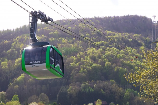 Bub (4) bei Ausflug auf den Gr�nberg in Gmunden am Berg vergessen