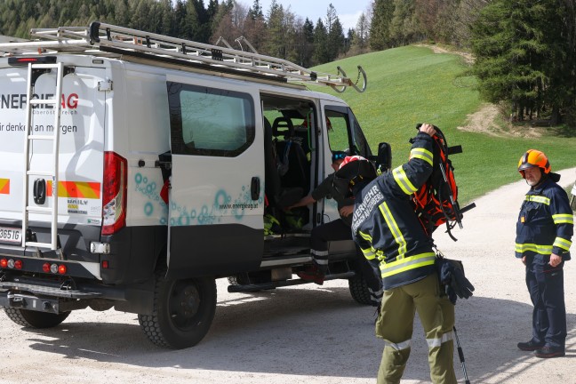 Baum in Hochspannungsleitung: Sechs Feuerwehren bei Waldbrand in Steinbach am Ziehberg im Einsatz