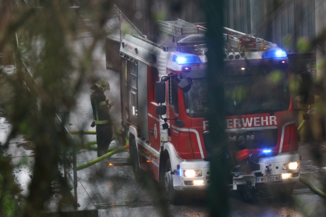 Brand bei einem Abfallverwertungsunternehmen in Wels-Schafwiesen sorgte f�r Einsatz