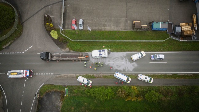 Folgenschwerer Auffahrunfall zwischen Wohnmobil und LKW in Helpfau-Uttendorf fordert vier Verletzte