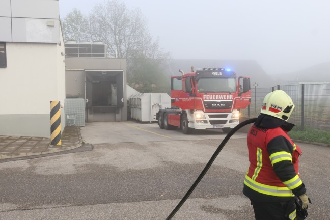 Brand einer Kartonagenpresse bei einer Filiale einer Discounterkette in Wels-Pernau