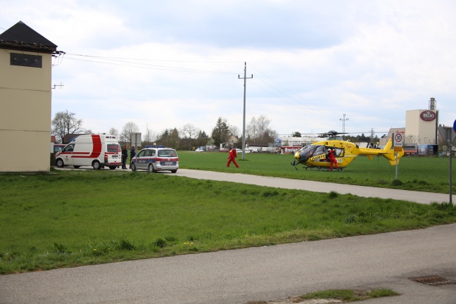 Rettungshubschrauber bei internem Notfall in Marchtrenk im Einsatz