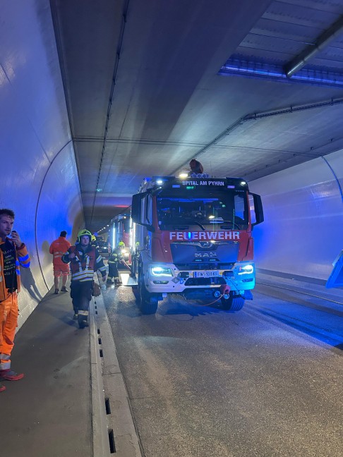 Drei teils Schwerverletzte bei Verkehrsunfall auf Pyhrnautobahn im Bosrucktunnel bei Spital am Pyhrn