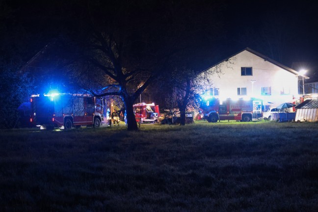 Fnf Feuerwehren bei Brand eines Schuppens in Ottnang am Hausruck im Einsatz