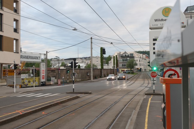Radfahrerin (69) in Linz-Urfahr von Stra�enbahn erfasst und dabei t�dlich verletzt