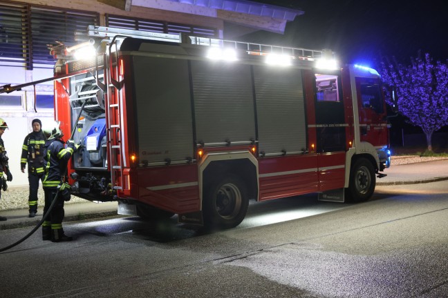 Brand eines abgestellten Motorrades in Wels-Lichtenegg sorgte f�r Einsatz von Feuerwehr und Polizei