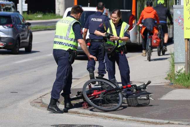 Schwerer Verkehrsunfall zwischen Radfahrer und Linienbus in Linz-Kaplanhof