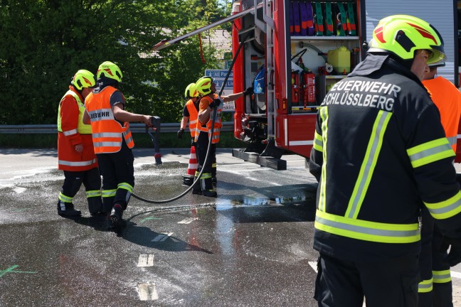 Kreuzungscrash zweier PKW zwischen Grieskirchen und Schl��lberg fordert zwei Leichtverletzte