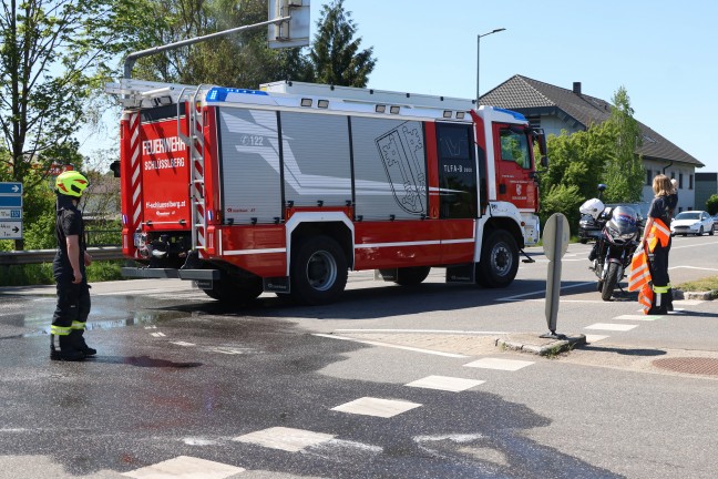 Kreuzungscrash zweier PKW zwischen Grieskirchen und Schl��lberg fordert zwei Leichtverletzte